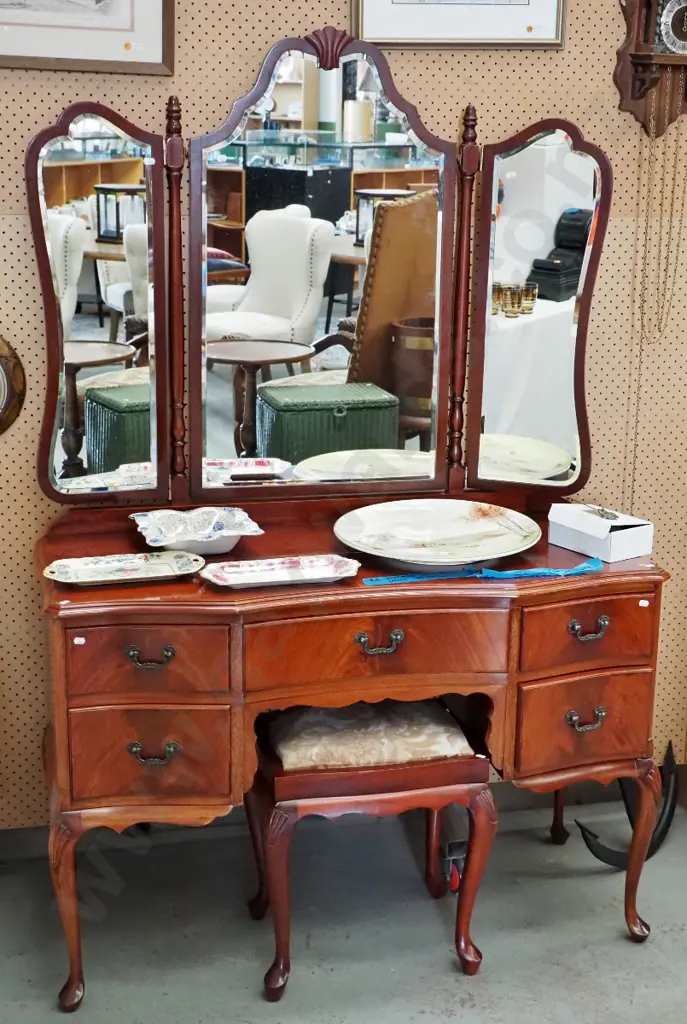 reproduction kneehole 5-drawer dressing table & upholstered stool - carved detail, flame mahogany fronts - damage to one Image 1++