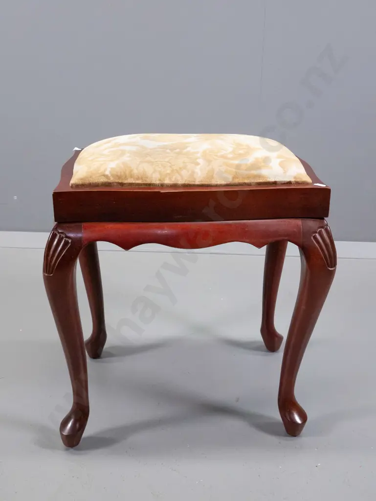 reproduction kneehole 5-drawer dressing table & upholstered stool - carved detail, flame mahogany fronts - damage to one Image 1++