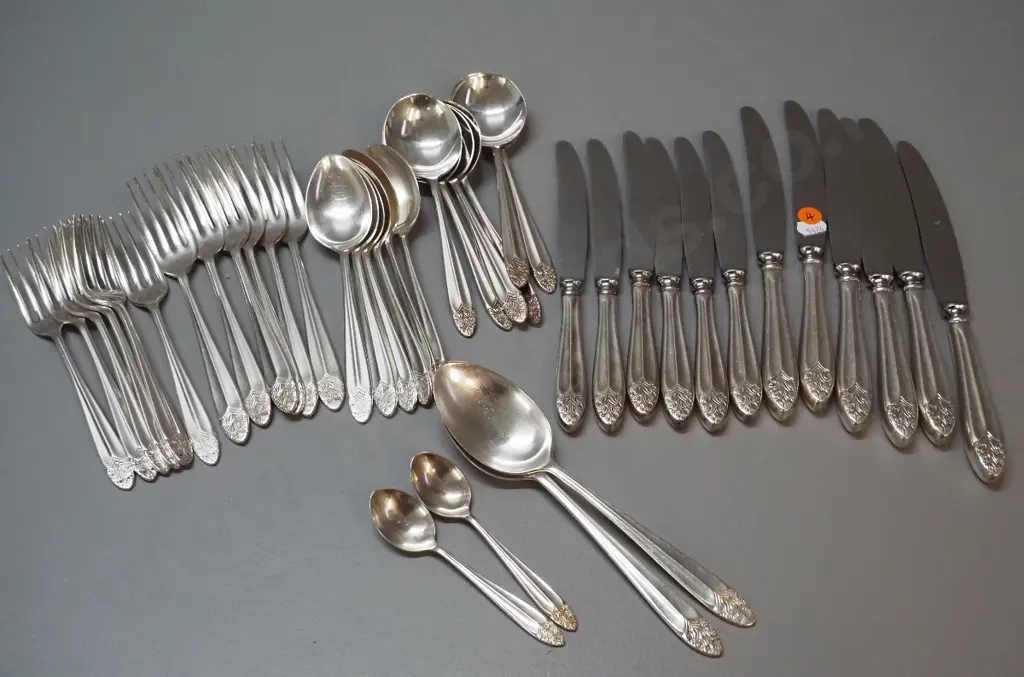 Rodd "Carmen" plated cutlery - 6 place settings but only 2 teaspoons Image 1++