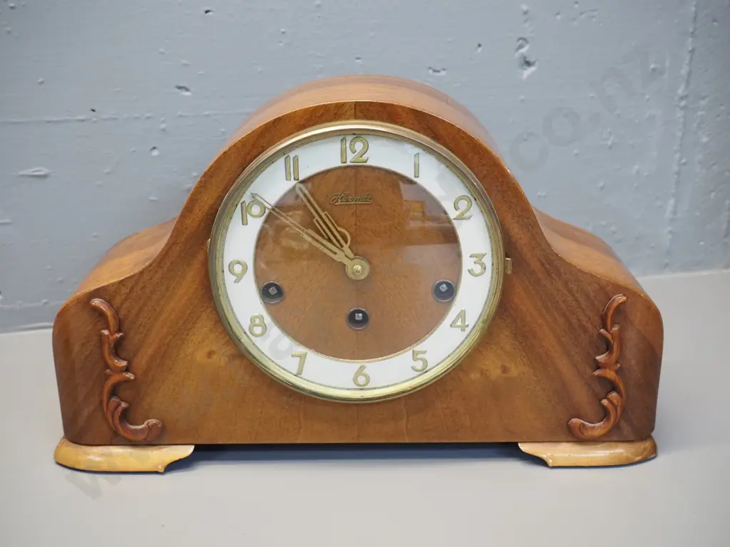 Hermle wood-cased mantel clock with key H-220 W-350 D-110 Image 1++