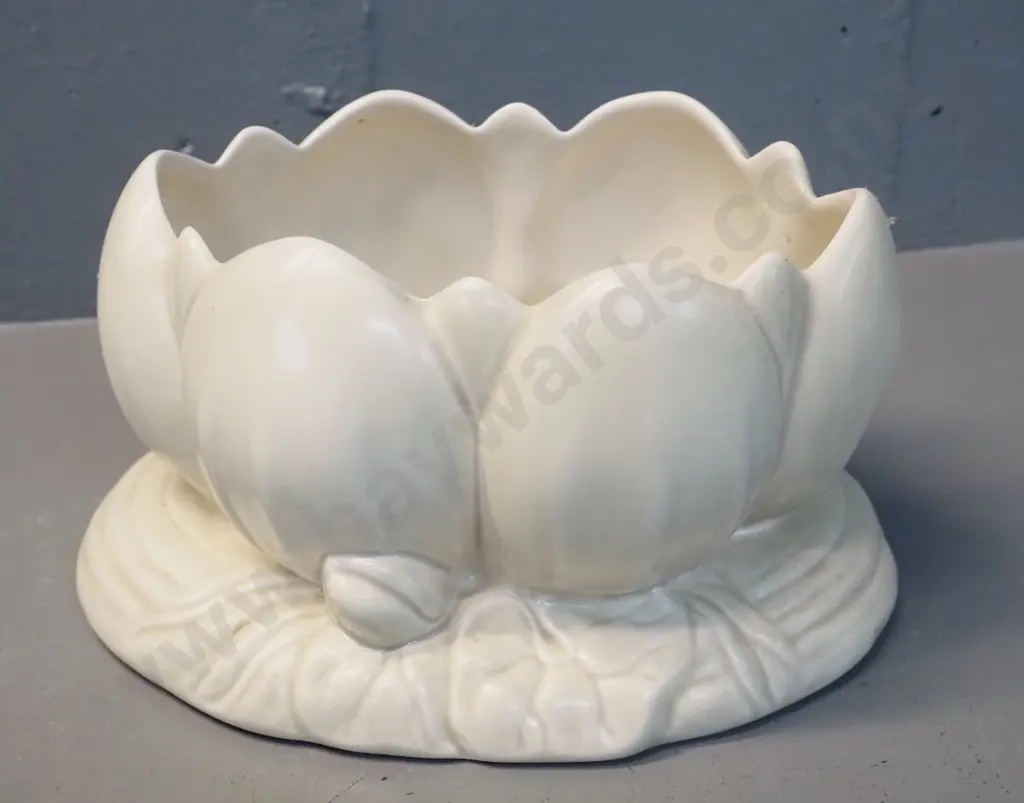cream Clarice Cliff waterlily vase H-130 L-230 W-180 Image 1++