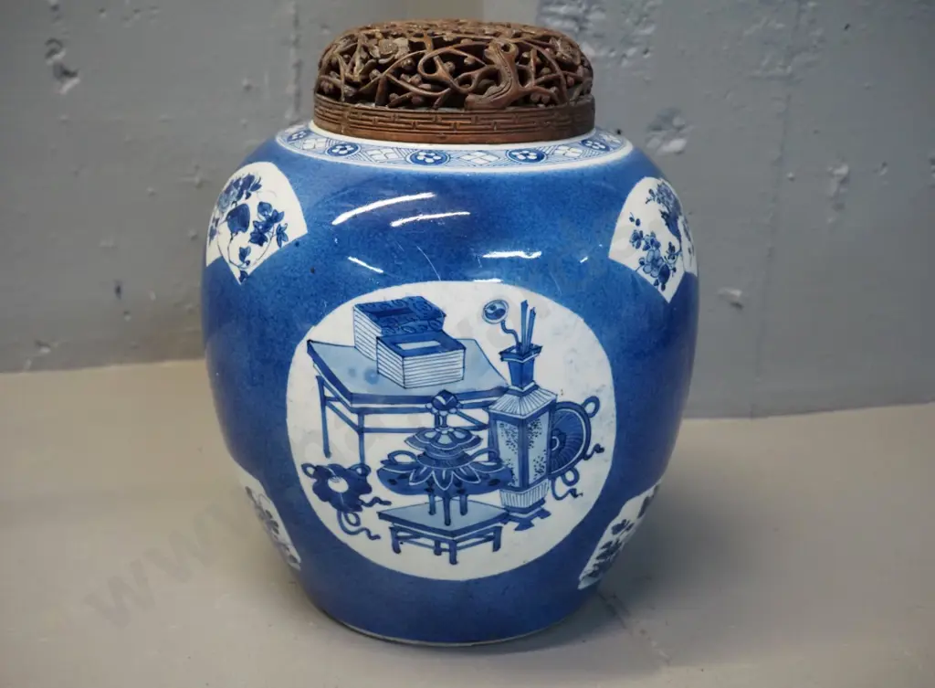 blue & white ceramic jar - crack at rim, composite faux wood fretwork lid has mend H-270 D-230 Image 1++