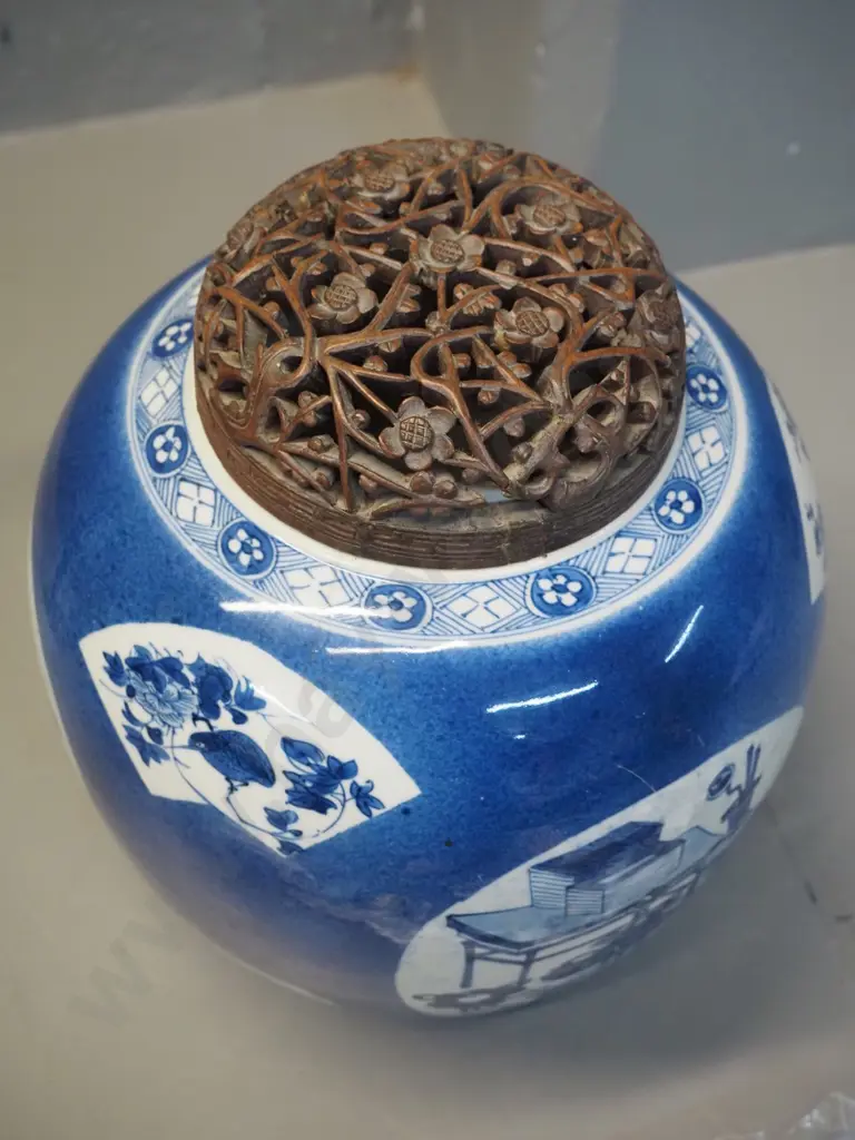 blue & white ceramic jar - crack at rim, composite faux wood fretwork lid has mend H-270 D-230 Image 1++