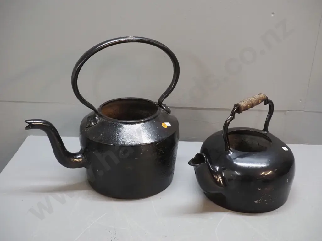 2 kettles painted black - no lids. Smaller (Stensons?) made in New Zealand, other Kenrick  No 6 H370 D250 Image 1++
