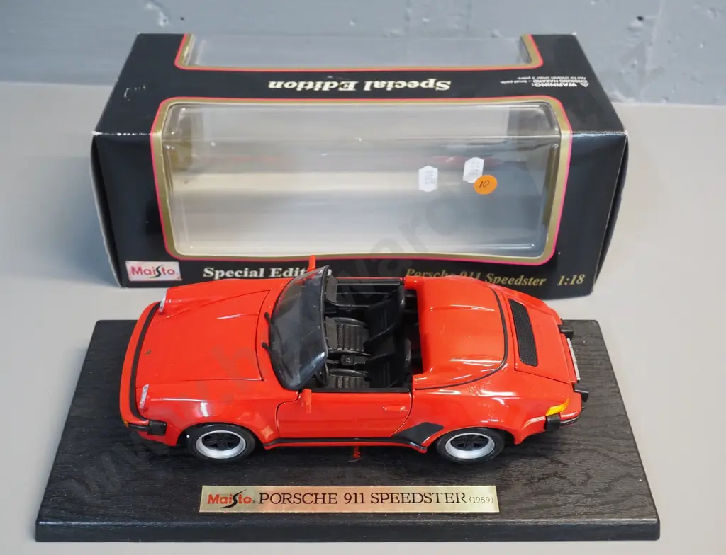 Maisto Porsche 911 Speedster 1:18 scale die-cast model vehicle with original box Image 1++