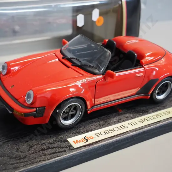 Maisto Porsche 911 Speedster 1:18 scale die-cast model vehicle with original box