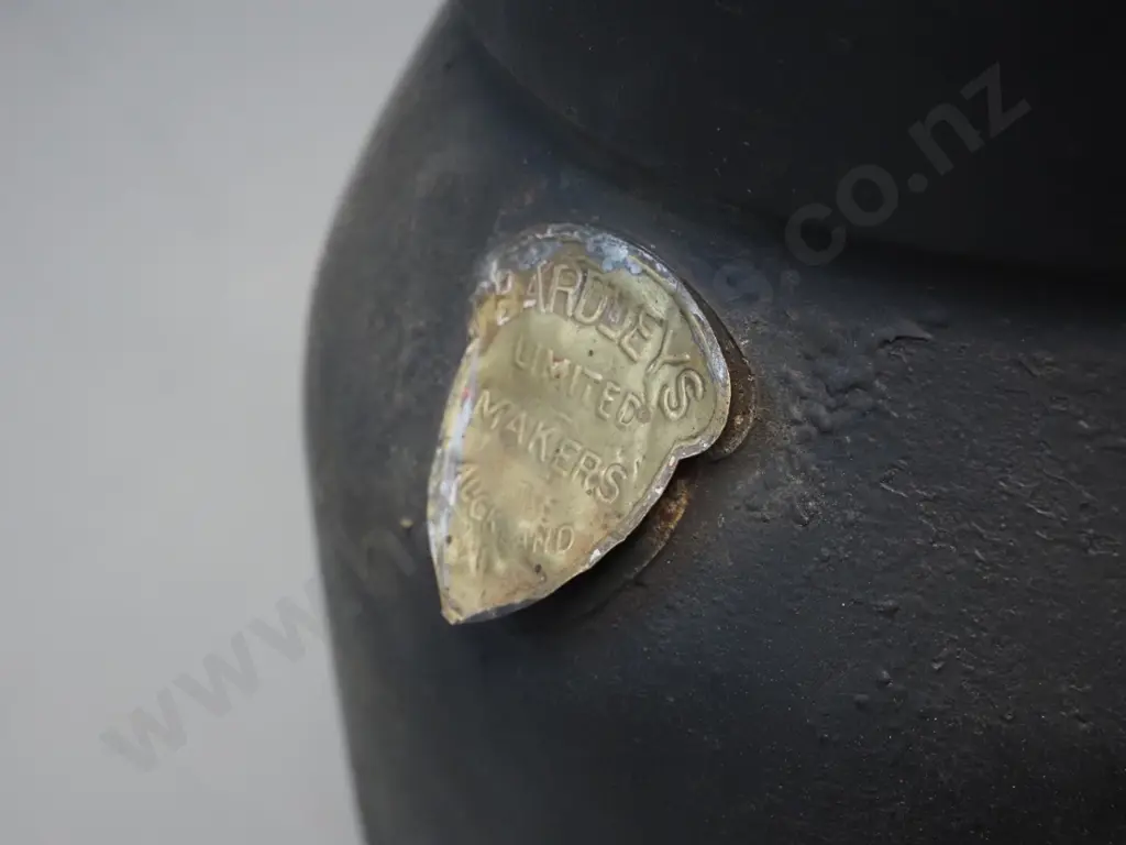 small heavy brass pan with handle H-120 with handle down D-220 and a cast iron glue pot inner Image 1++