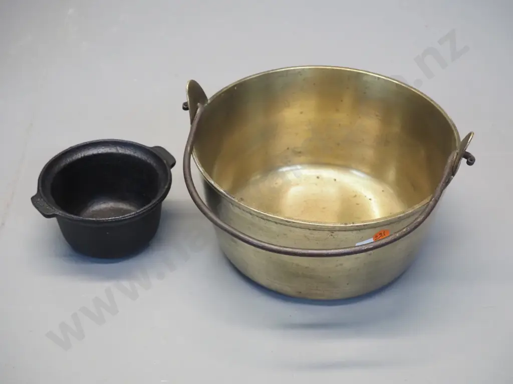 small heavy brass pan with handle H-120 with handle down D-220 and a cast iron glue pot inner Image 1++