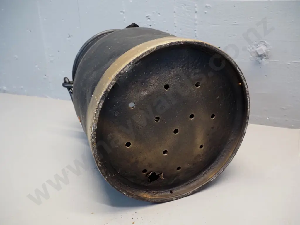 small heavy brass pan with handle H-120 with handle down D-220 and a cast iron glue pot inner Image 1++