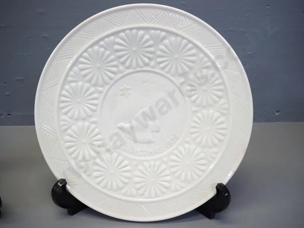 5 Belleek Christmas plates - 3 are brown mark, 2 green mark, 1976 thru 1980. D-225 Image 1++