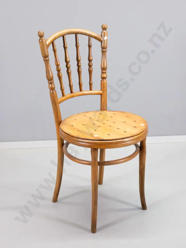 vintage spindle-back dining chair with pierced plywood seat - slight movement in joints H-880 Seat D-410 Image 1++