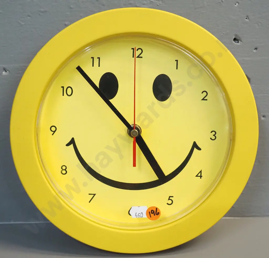yellow plastic smiley face clock with quartz movement D-230 Image 1++