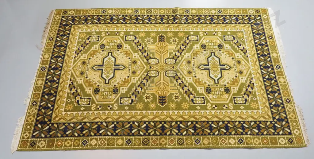 Bremworth persian style wool floor rug, small patch of wear and fringes need attention L-2600 W-1700 Image 1++
