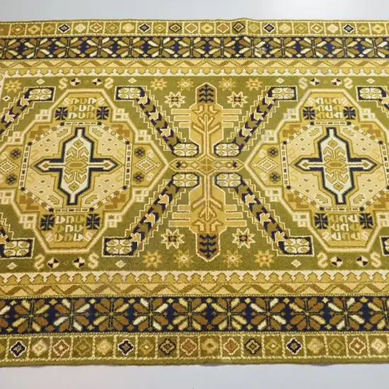 Bremworth persian style wool floor rug, small patch of wear and fringes need attention L-2600 W-1700