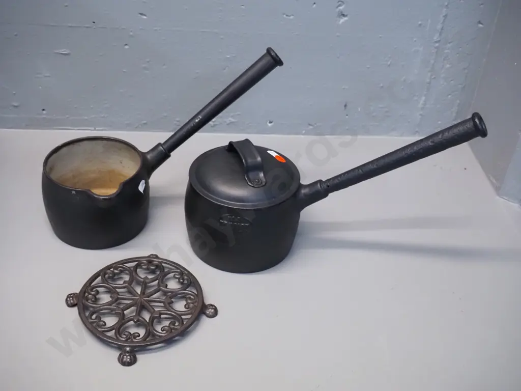 2 vintage cast iron pots and a small trivet - one pot has lid marked Kenrick No. 3 - 2 pint. Smaller Kenrich No. 2, Image 1++