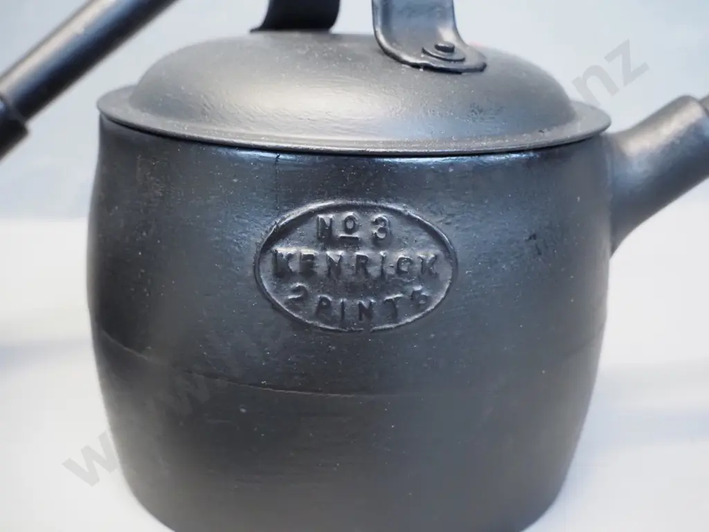 2 vintage cast iron pots and a small trivet - one pot has lid marked Kenrick No. 3 - 2 pint. Smaller Kenrich No. 2, Image 1++