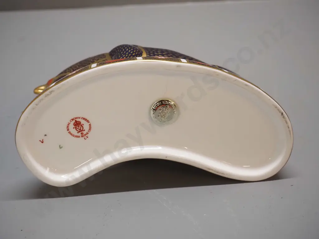 Royal Crown Derby Imari pattern bull paperweight / figurine H-140 L-200 Image 1++