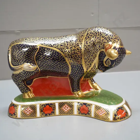 Royal Crown Derby Imari pattern bull paperweight / figurine H-140 L-200