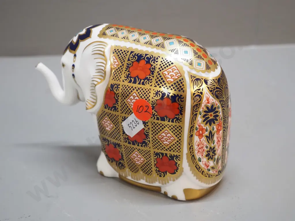 Royal Crown Derby Imari pattern elephant paperweight / figurine H-110 L-160 Image 1++