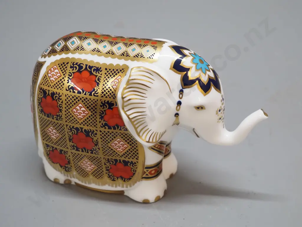 Royal Crown Derby Imari pattern elephant paperweight / figurine H-110 L-160 Image 1++