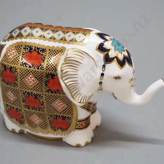 Royal Crown Derby Imari pattern elephant paperweight / figurine H-110 L-160