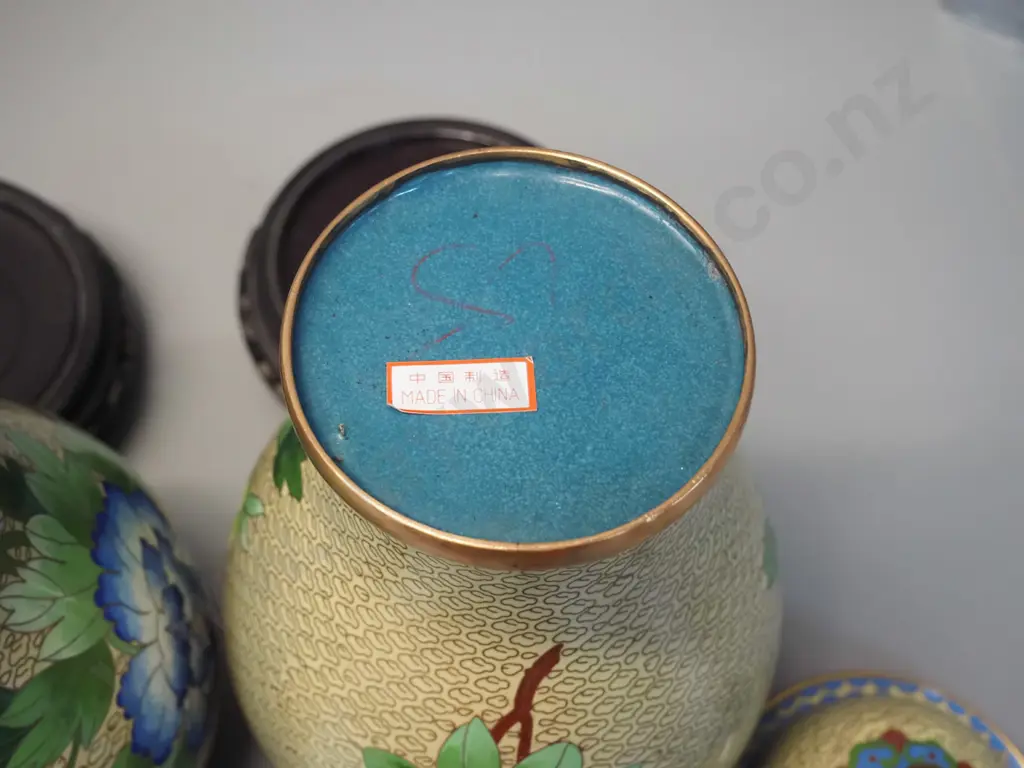 pair of Chinese cloisonne lidded pots with wooden stands H-310 Image 1++