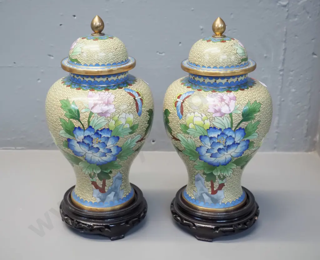 pair of Chinese cloisonne lidded pots with wooden stands H-310 Image 1++