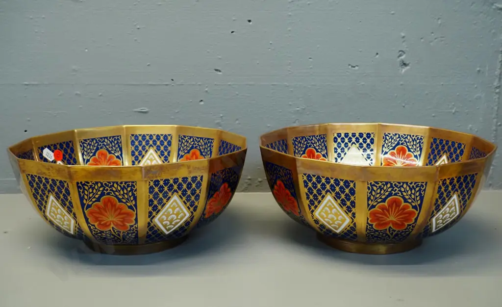 pair of large Caverswall 'Romany' imari style bowls with 22k gold decoration H-115 D-250 Image 1++