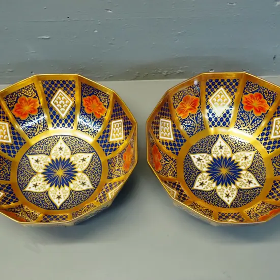 pair of large Caverswall 'Romany' imari style bowls with 22k gold decoration H-115 D-250