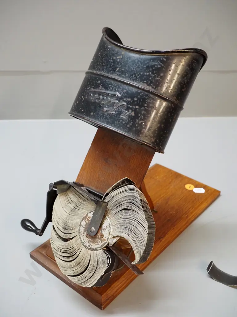 Kinora hand-crank motion picture viewer on wooden base, with 6 flip-picture reels - working condition, one reel Image 1++