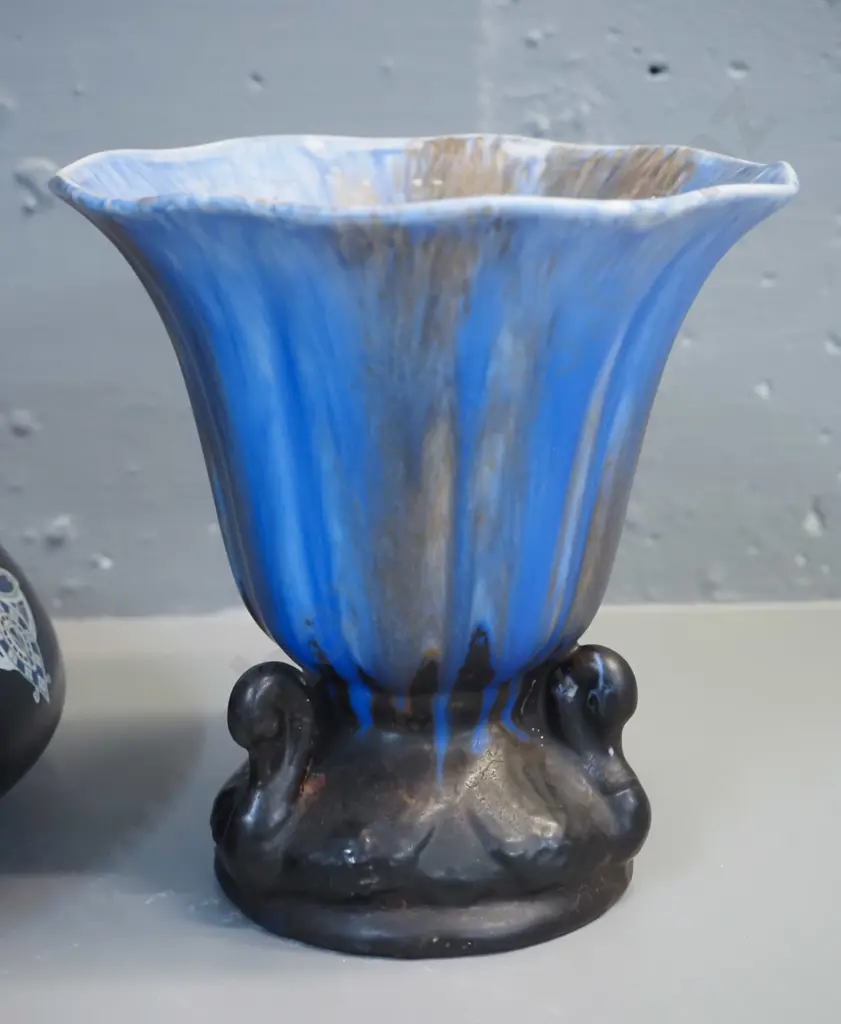 vintage nouveau pattern Regal ware black glaze float bowl H70 D290 and an English drip-glaze swan base vase Image 1++