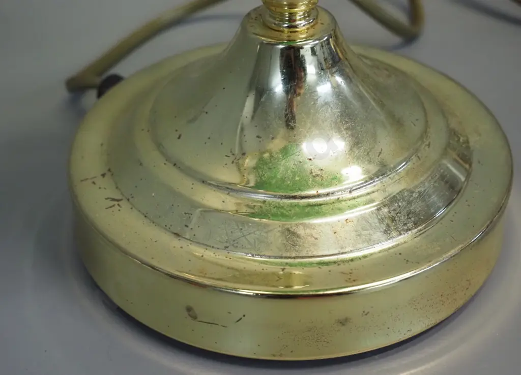 reproduction banker's lamp with brass base, green glass shade H-310 W-220 Image 1++
