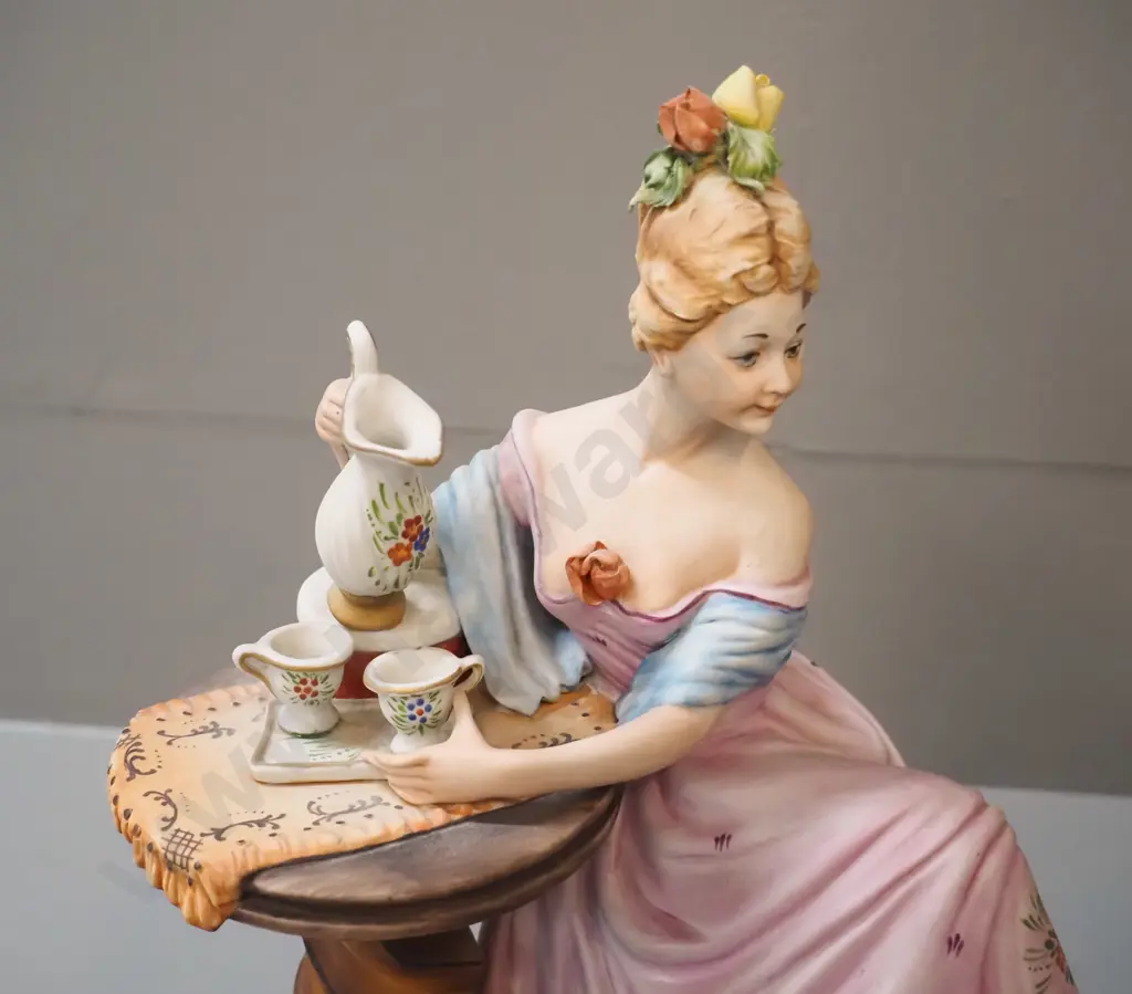 2 Capodimonte Viertosca sitting figurines - woman with baby, woman pouring tea, each approx. H-240 Image 1++