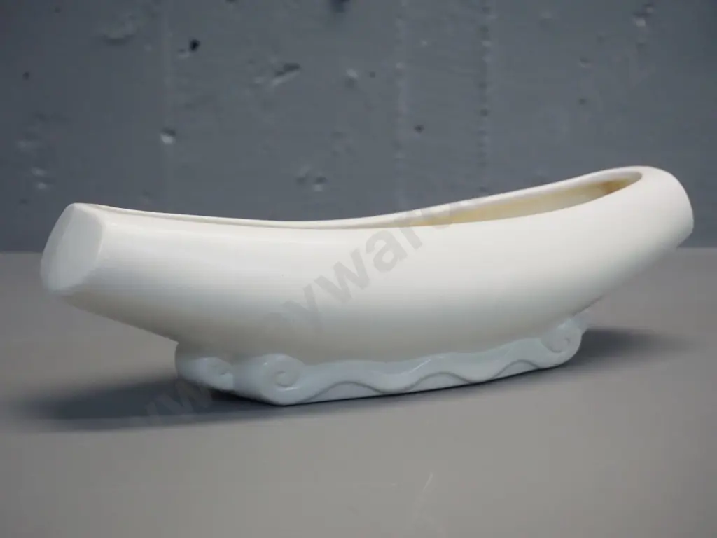 Crown Lynn cream glaze trough vase number 801. H-80 L-290 Image 1++