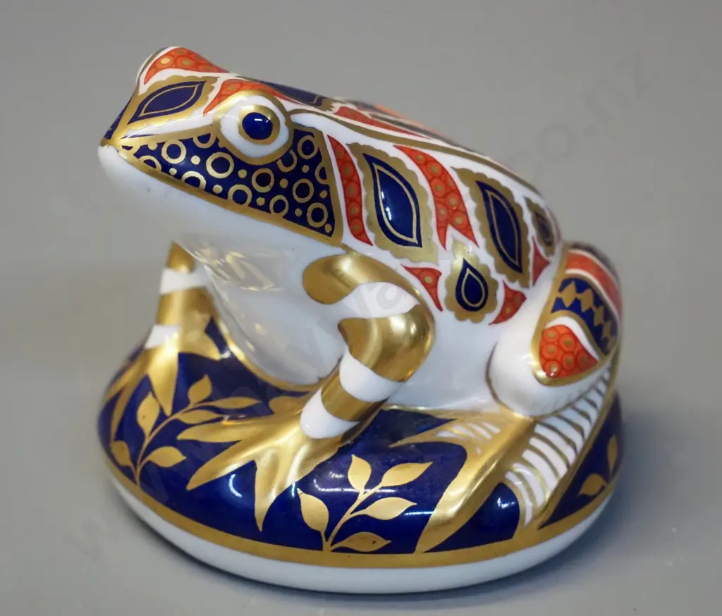 Royal Crown Derby imari pattern frog paperweight H-80 L-100 Image 1++