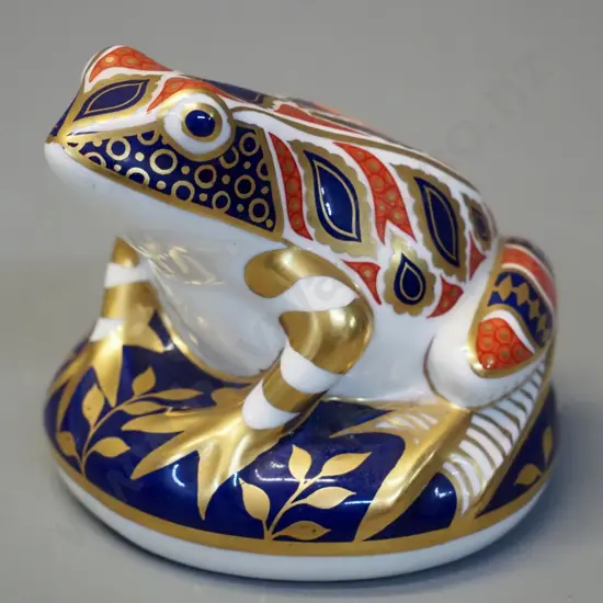Royal Crown Derby imari pattern frog paperweight H-80 L-100