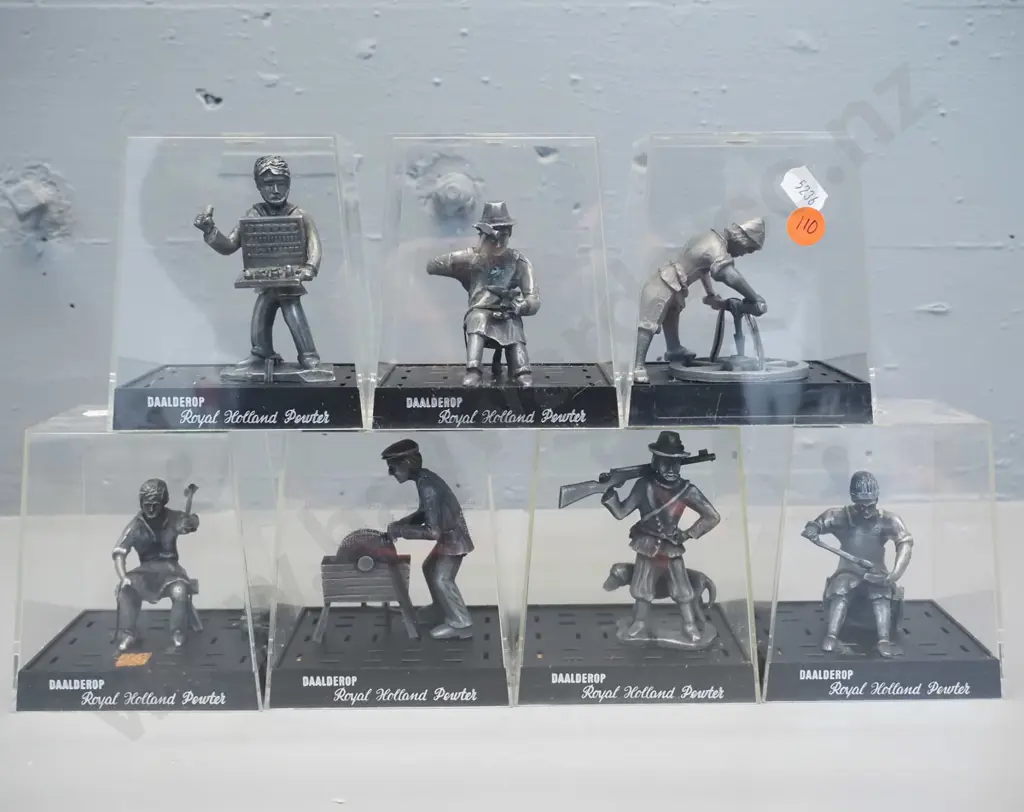 7 Royal Holland pewter Daalderop figurines - in plastic cases H-110 Image 1++