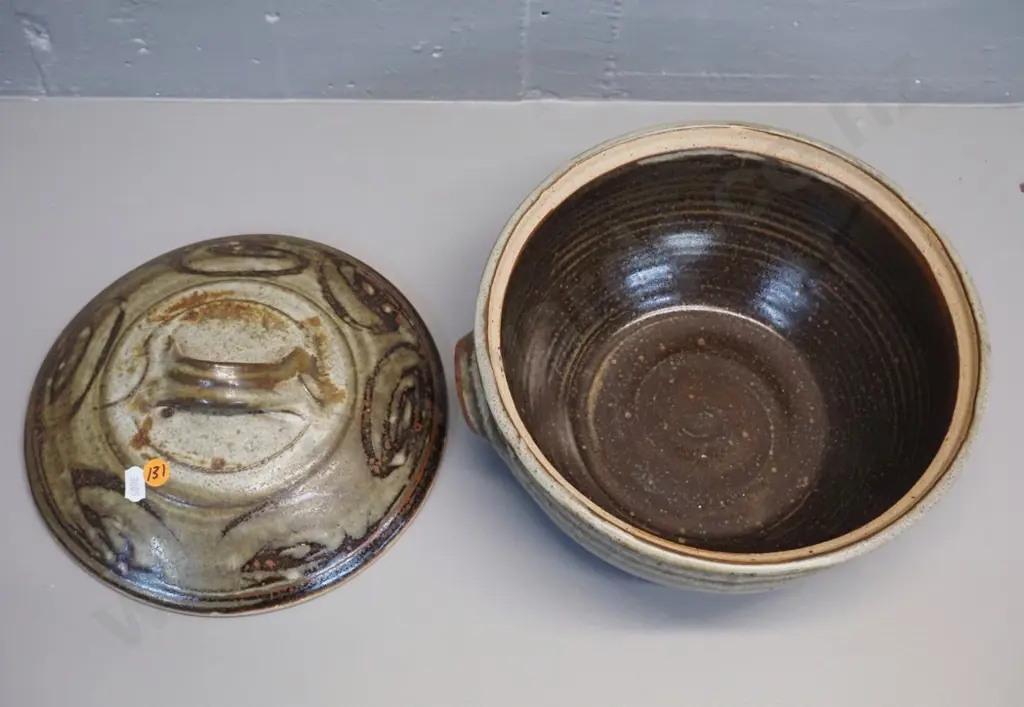 Estelle Martin studio pottery lidded & handled casserole H-180 D-280 Image 1++