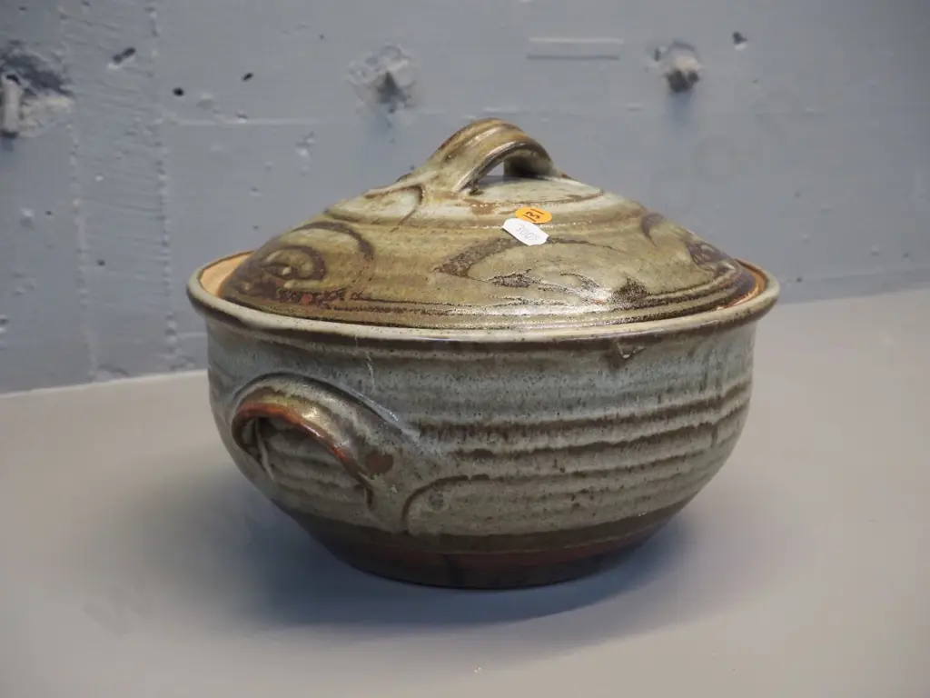 Estelle Martin studio pottery lidded & handled casserole H-180 D-280 Image 1++