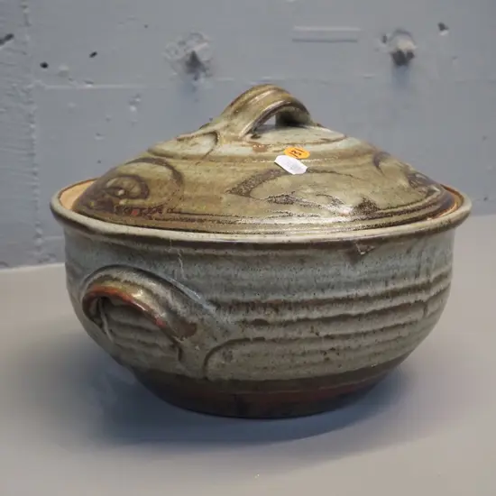 Estelle Martin studio pottery lidded & handled casserole H-180 D-280