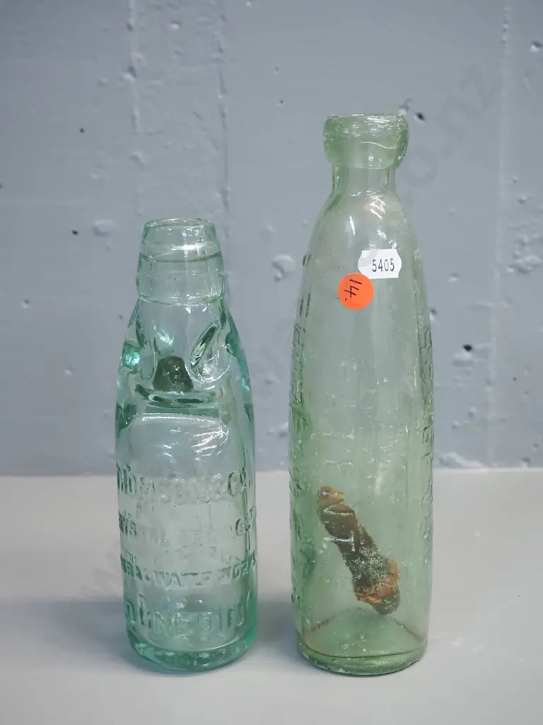 vintage Thomson & Co. Dunedin Crystal Springs minereal water marble bottle with green marble and a Thomson & Co Dunedin Image 1++