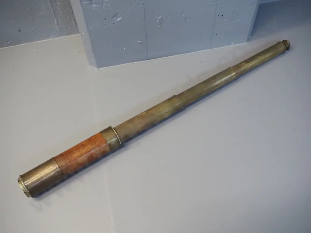 vintage timber and brass telescope - no maker's marks, shutter on eyepiece is stuck closed L-760 extended 265 collapsed Image 1++