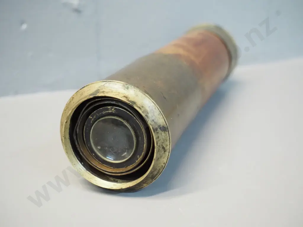 vintage timber and brass telescope - no maker's marks, shutter on eyepiece is stuck closed L-760 extended 265 collapsed Image 1++