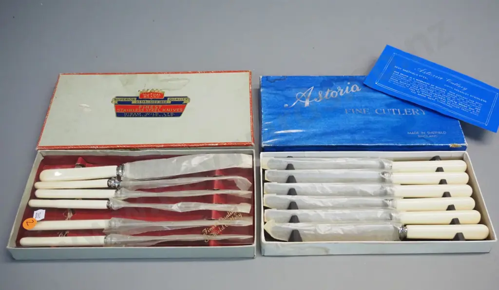 2 boxed sets of 6 bone handled dinner knives Image 1++