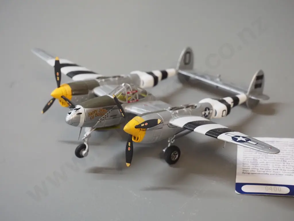 Corgi Aviation Archive die-cast 1:72 scale model - Lockheed P-38 (J) Lightning with limited edition card Image 1++