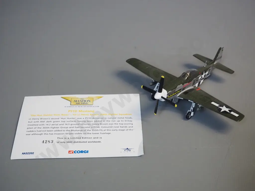 Corgi Aviation Archive die-cast 1:72 scale model - P51-D Mustang with limited edition card Image 1++