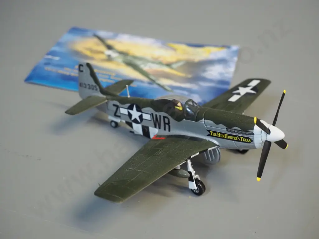 Corgi Aviation Archive die-cast 1:72 scale model - P51-D Mustang with limited edition card Image 1++