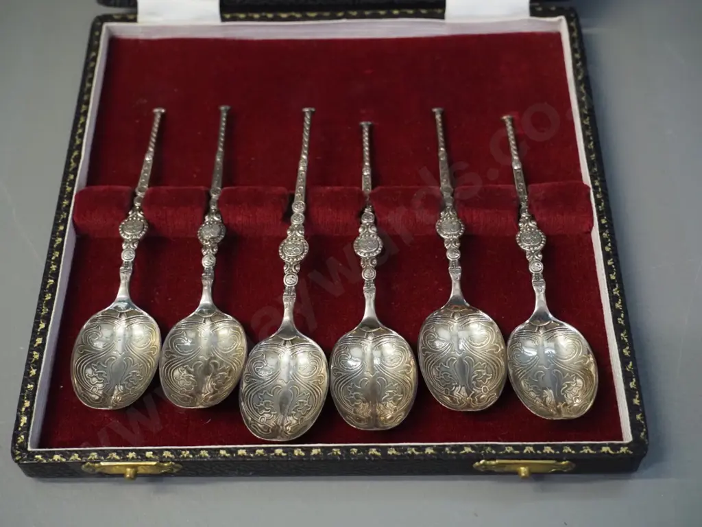 cased set of 6 sterling silver teaspoons with twist handles and engraved bowls - spoons are L-110 Image 1++