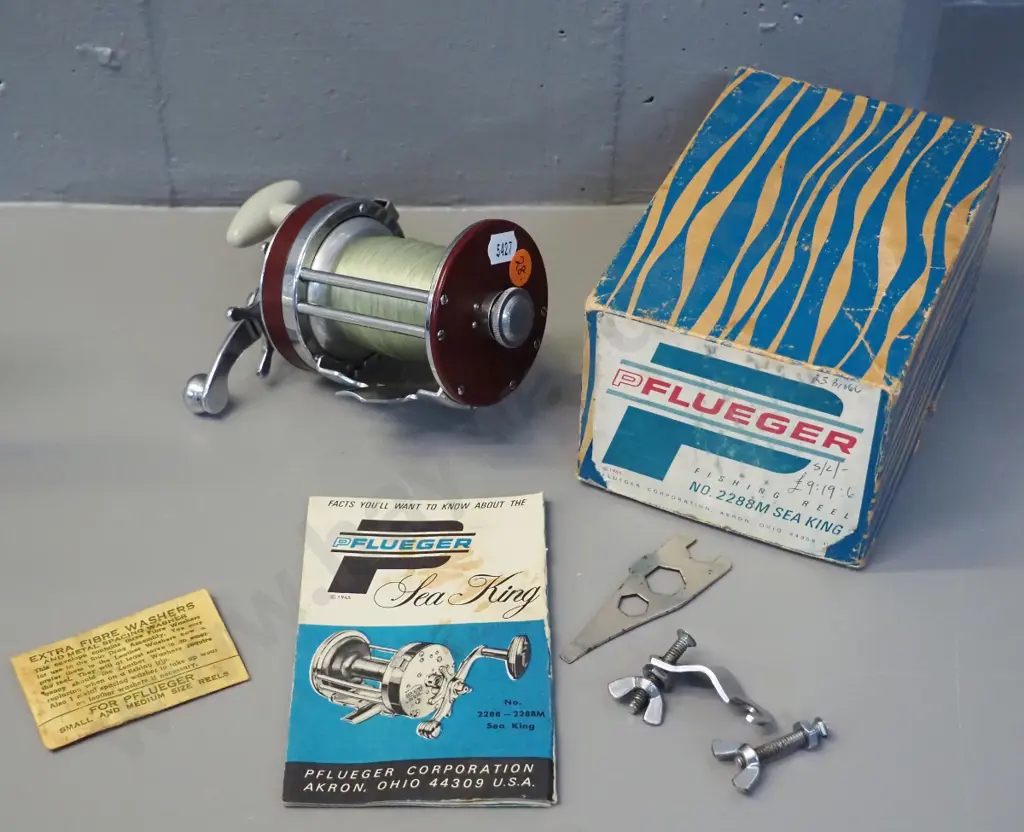 vintage Pflueger No. 2288M Sea King fishing reel in original box with booklet and accessories Image 1++