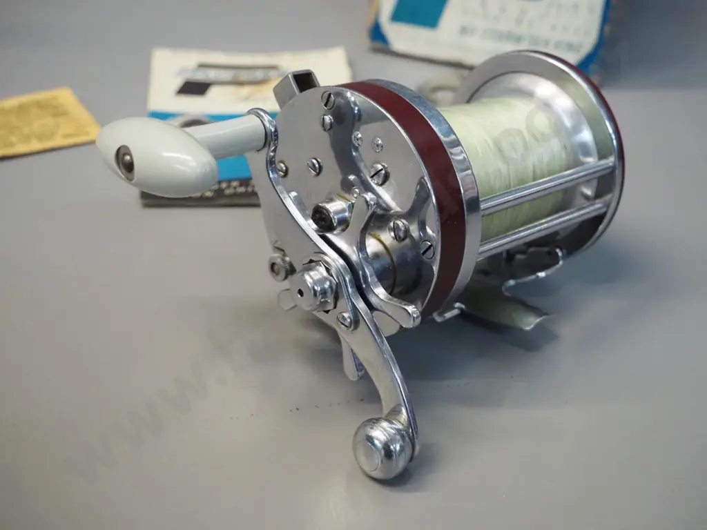 vintage Pflueger No. 2288M Sea King fishing reel in original box with booklet and accessories Image 1++